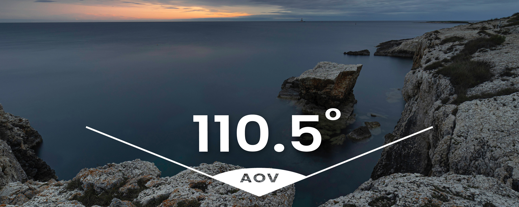 Obiektyw Laowa 15 mm f/4,5 0,5x Macro do Sony E zdjęcie klifów i informacja o kącie widzenia 110,5 stopni